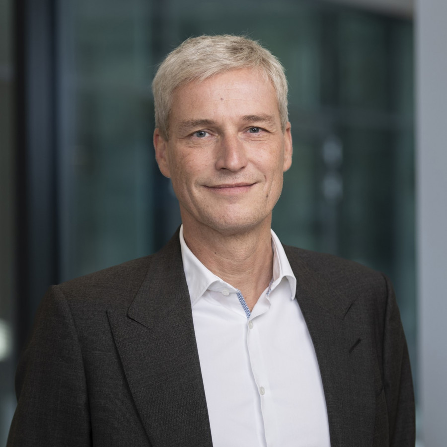 Dr. Arnd Köfler